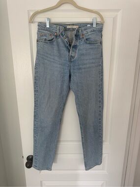 Women’s Straight Leg Jeans in Light Blue